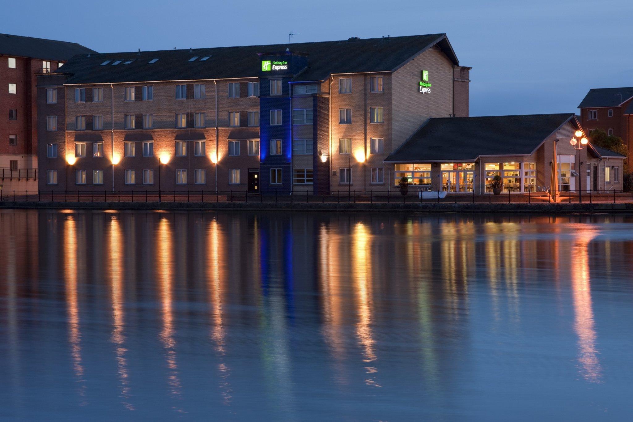 Holiday Inn Express Cardiff Bay By Ihg Κάρντιφ Εξωτερικό φωτογραφία